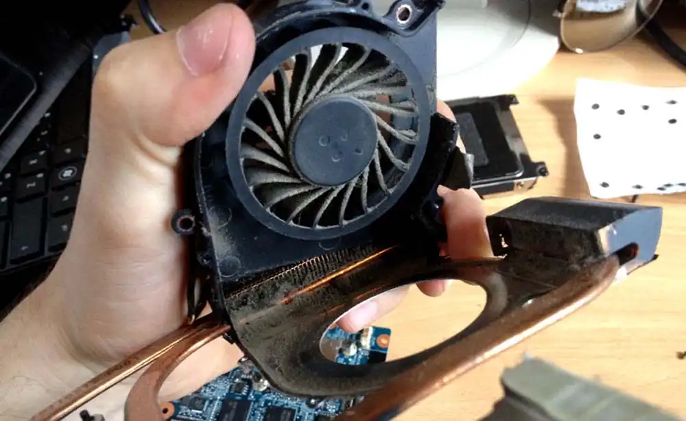 Чистка ноутбука HP от пыли в Чапаевске | Замена термопасты